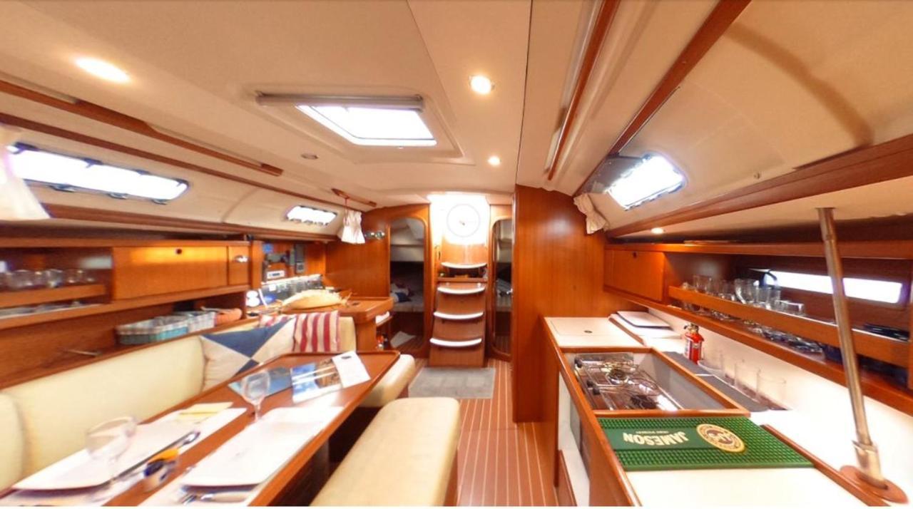 Charming Boat In With Sea View *
